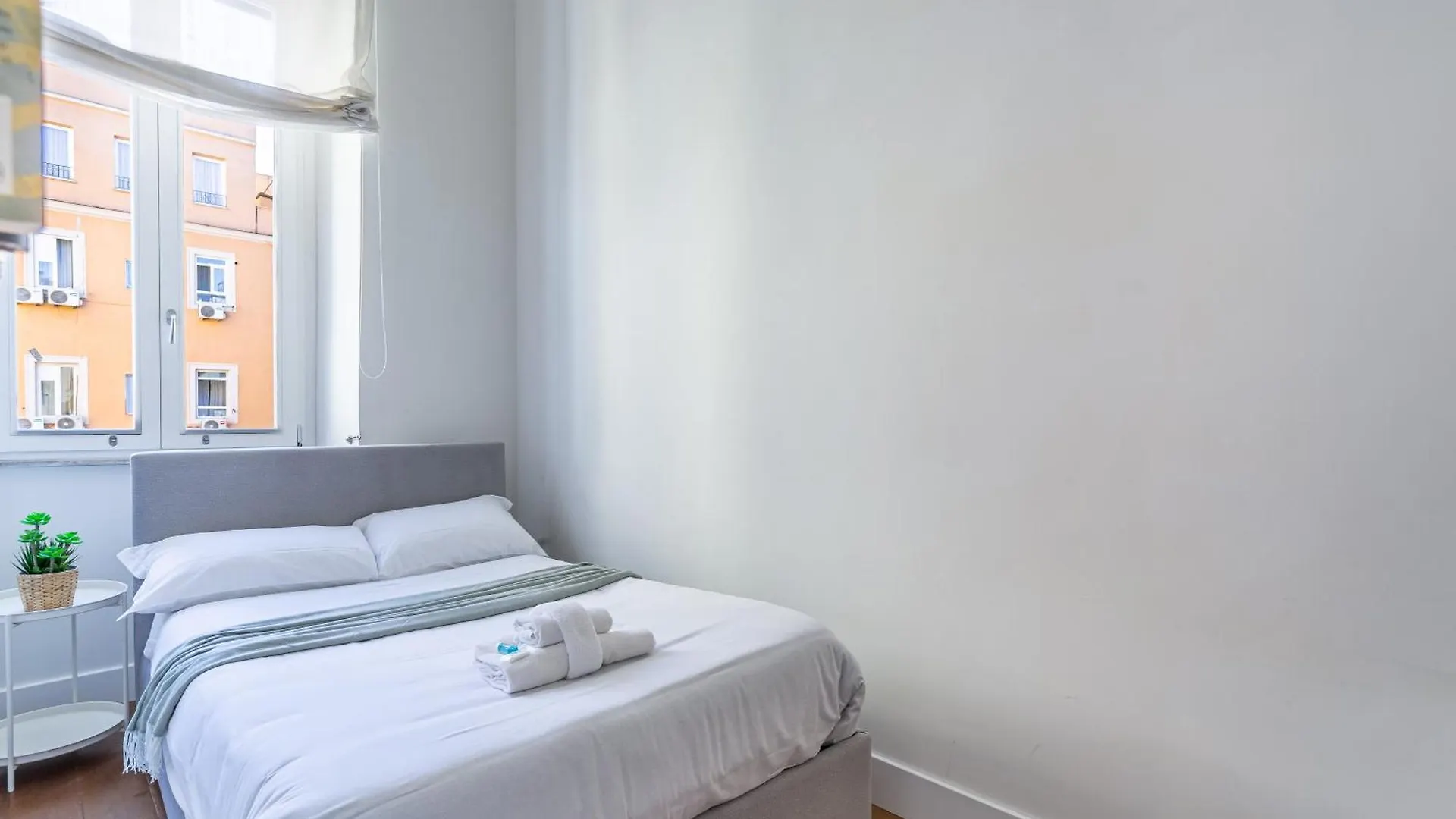 Iflat Contemporary Design Living In Rome Apartment